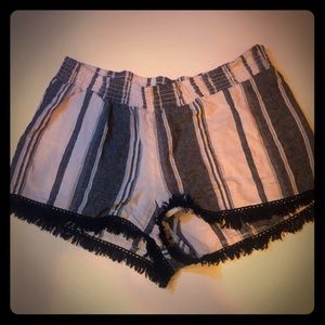 Comfy beach shorts (Never Warn)